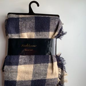 Nicole’s boutique Blanket Scarf